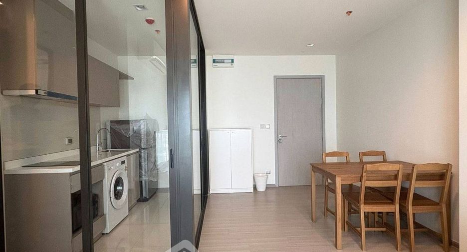 Condo en alquiler de 2 habitaciones en Phra Khanong, Bangkok