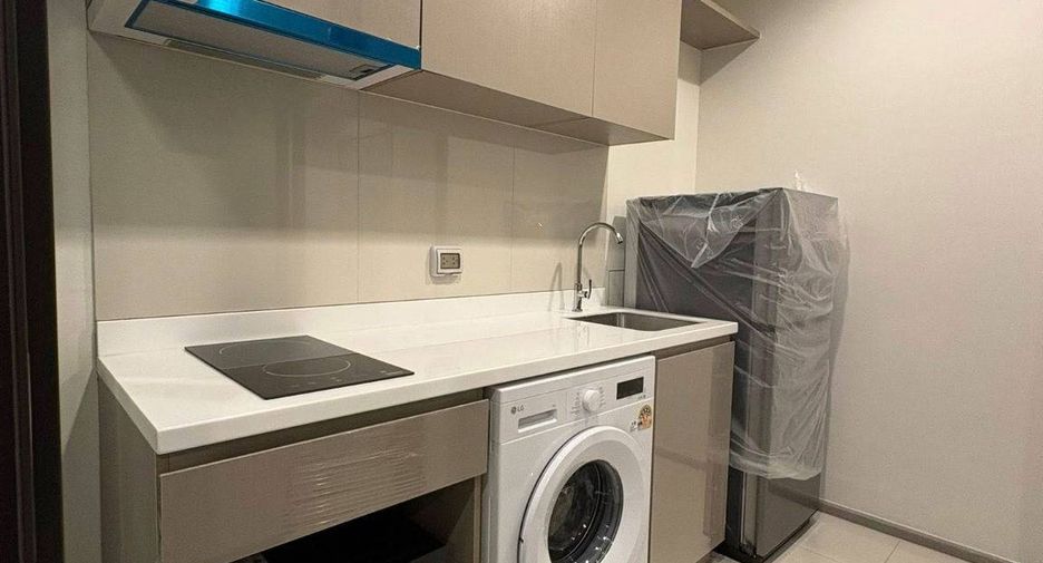 Condo en alquiler de 2 habitaciones en Phra Khanong, Bangkok