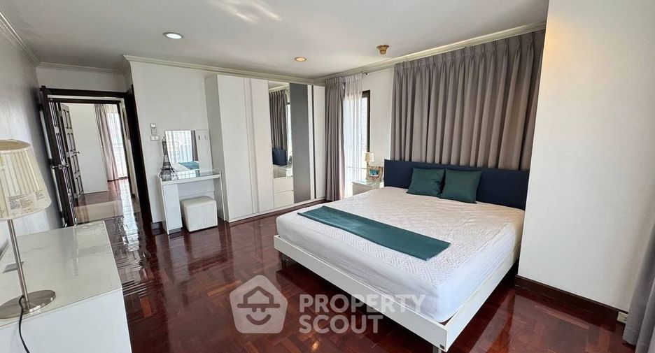 For rent 3 bedrooms condo in Watthana, Bangkok