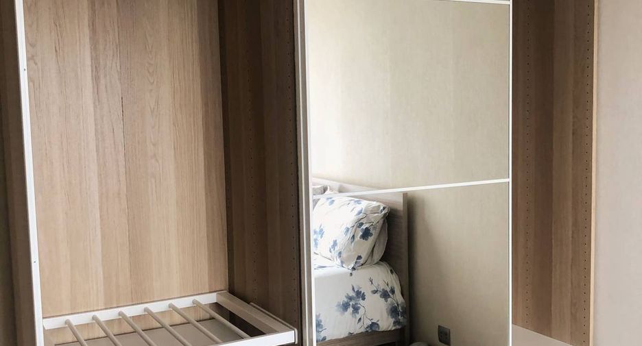 For rent 2 bedrooms condo in Huai Khwang, Bangkok