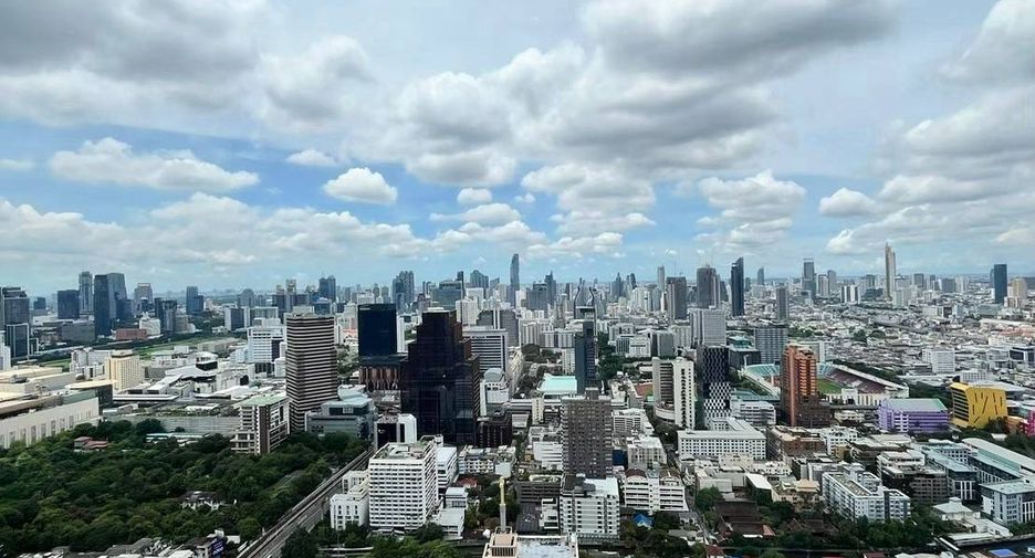 For rent 2 bedrooms condo in Ratchathewi, Bangkok
