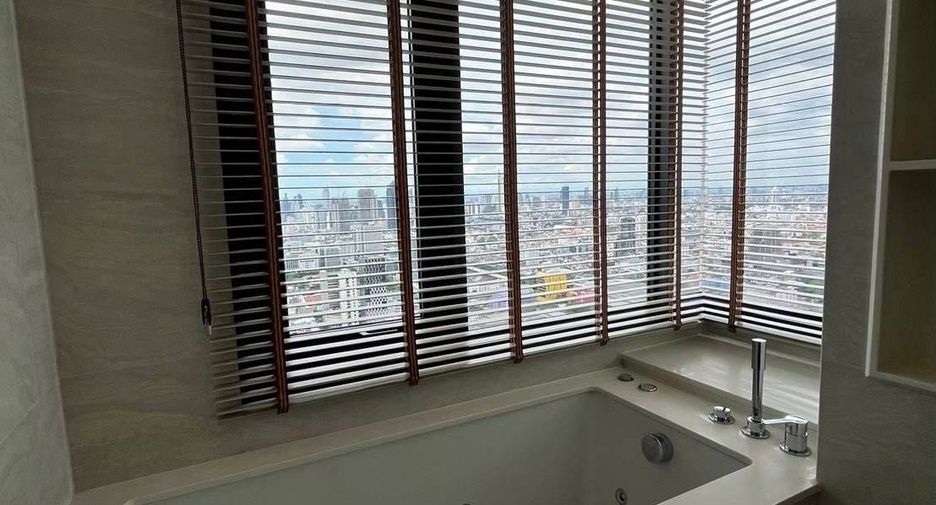 For rent 2 bedrooms condo in Ratchathewi, Bangkok