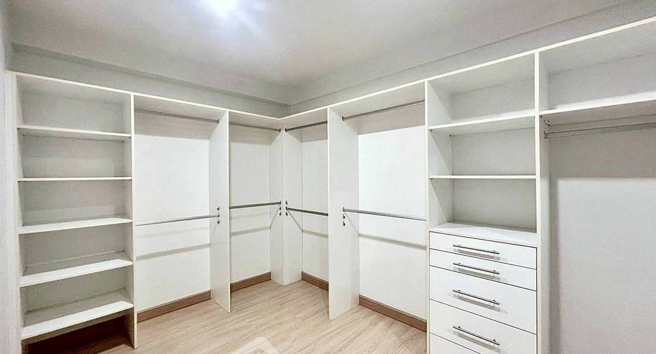 Apartamento en alquiler de 1 habitaciones en Phra Khanong, Bangkok