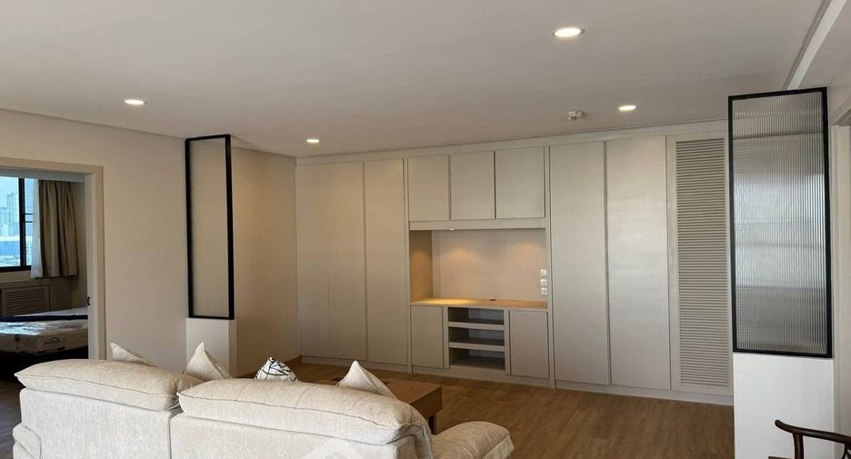 For rent 2 bedrooms condo in Watthana, Bangkok