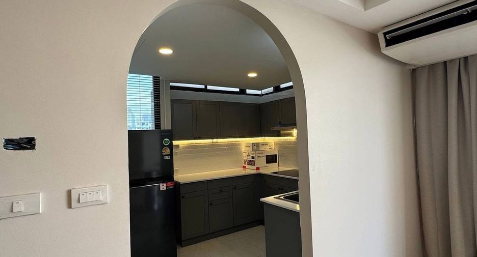 For rent 2 bedrooms condo in Watthana, Bangkok