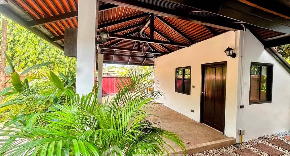 For rent 3 bedrooms villa in East Pattaya, Pattaya