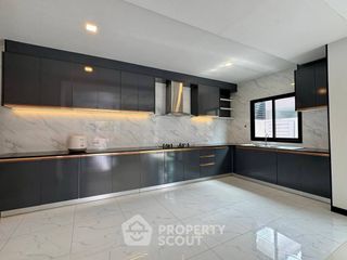 Villa en alquiler de 3 habitaciones en Bang Lamung, Chonburi