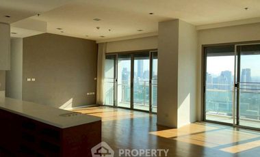 For rent 3 bedrooms condo in Khlong Toei, Bangkok