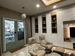For rent 4 bedrooms townhouse in Yan Nawa, Bangkok