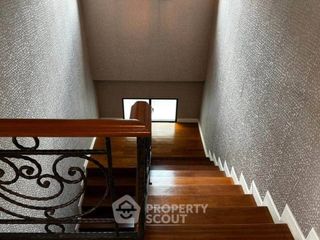 For rent 4 bedrooms townhouse in Yan Nawa, Bangkok
