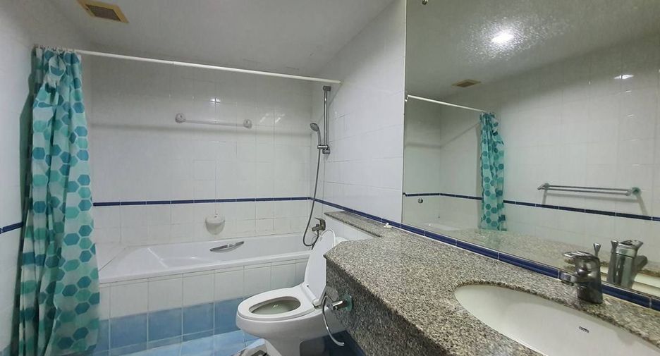For rent 2 bedrooms condo in Watthana, Bangkok