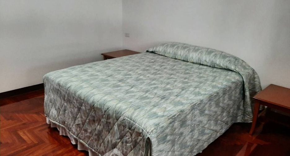 For rent 3 bedrooms apartment in Khlong Toei, Bangkok