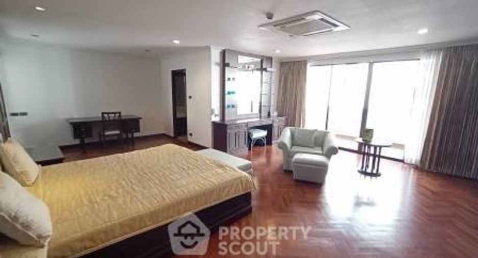 For rent 3 bedrooms apartment in Watthana, Bangkok
