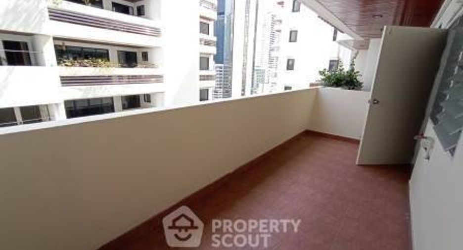 For rent 3 bedrooms apartment in Watthana, Bangkok