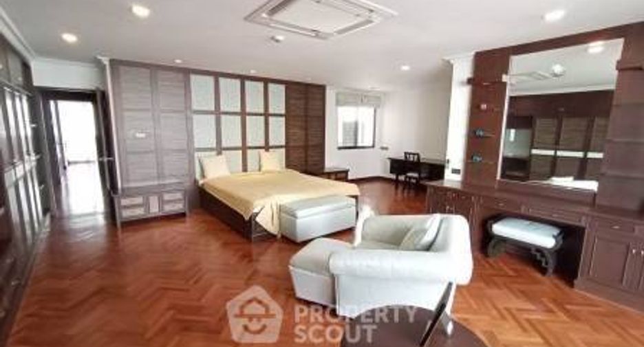 For rent 3 bedrooms apartment in Watthana, Bangkok
