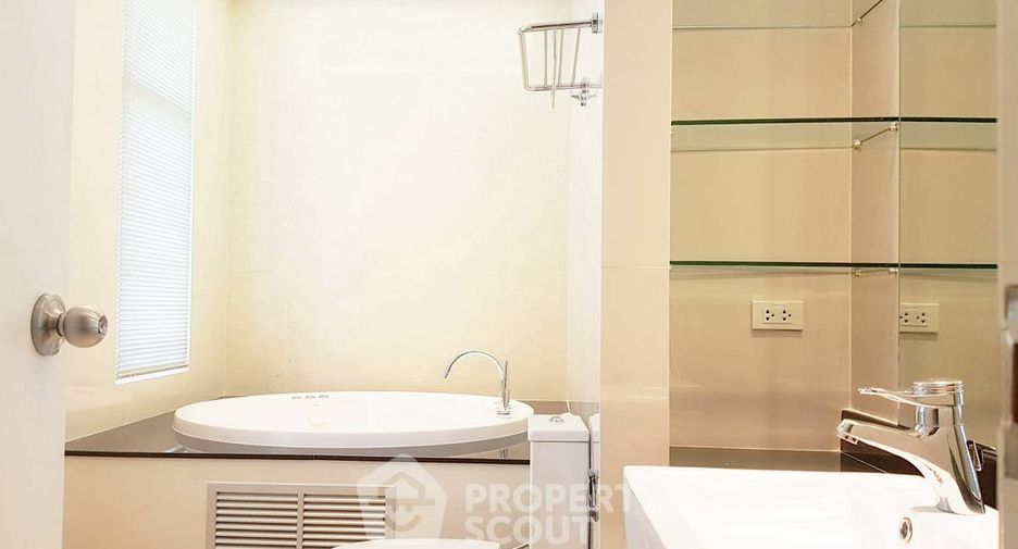 Wohnung zur Miete mit 3 Zimmer in Pathum Wan, Bangkok