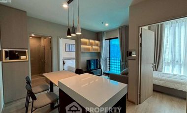 For rent 2 bedrooms condo in Huai Khwang, Bangkok