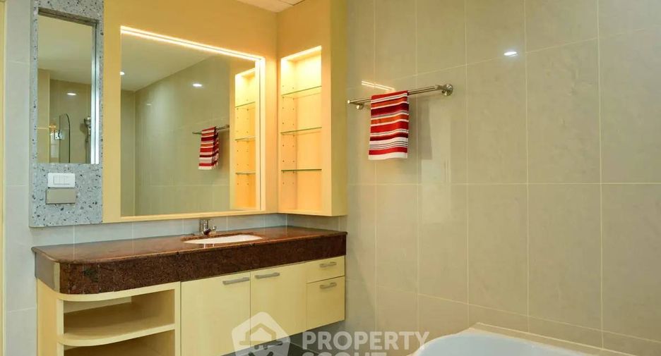 For rent 3 ベッドルーム apartment in Khlong Toei, Bangkok