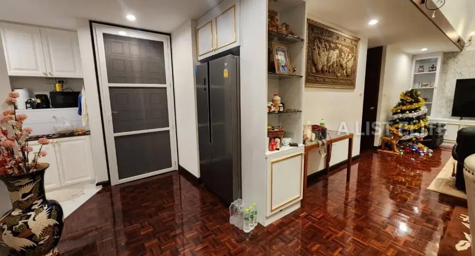 For rent 3 bedrooms condo in East Pattaya, Pattaya