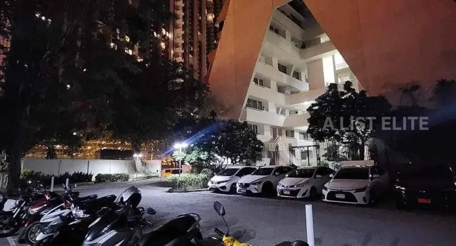 For rent 3 bedrooms condo in East Pattaya, Pattaya
