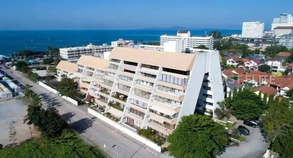 For rent 3 bedrooms condo in East Pattaya, Pattaya