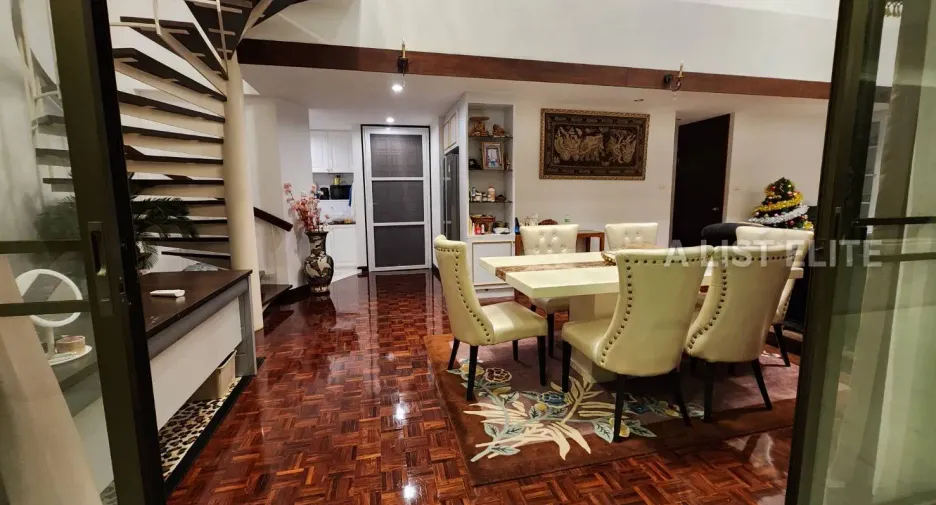 For rent 3 bedrooms condo in East Pattaya, Pattaya