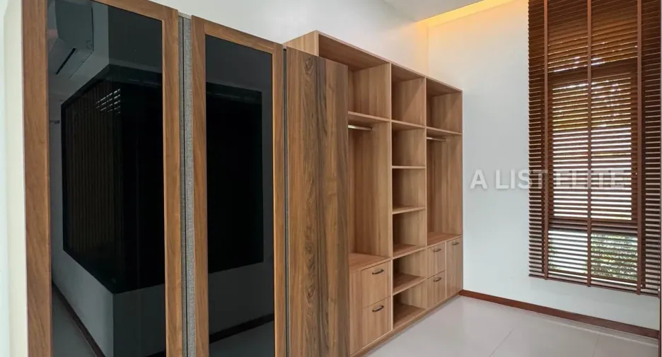 For rent 5 bedrooms house in East Pattaya, Pattaya
