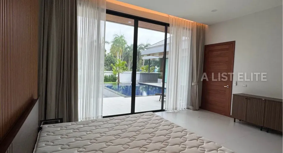 For rent 5 bedrooms house in East Pattaya, Pattaya
