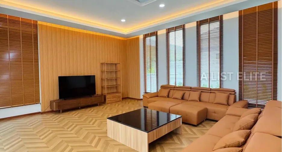 For rent 5 bedrooms house in East Pattaya, Pattaya