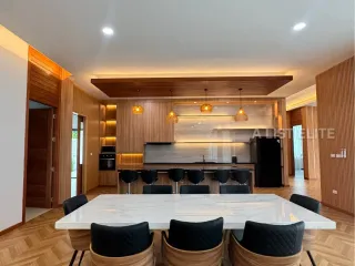 Casa en alquiler de 5 habitaciones en Bang Lamung, Chonburi