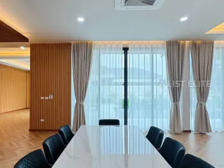 Casa en alquiler de 5 habitaciones en Bang Lamung, Chonburi