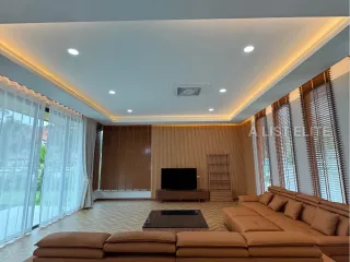 Casa en alquiler de 5 habitaciones en Bang Lamung, Chonburi