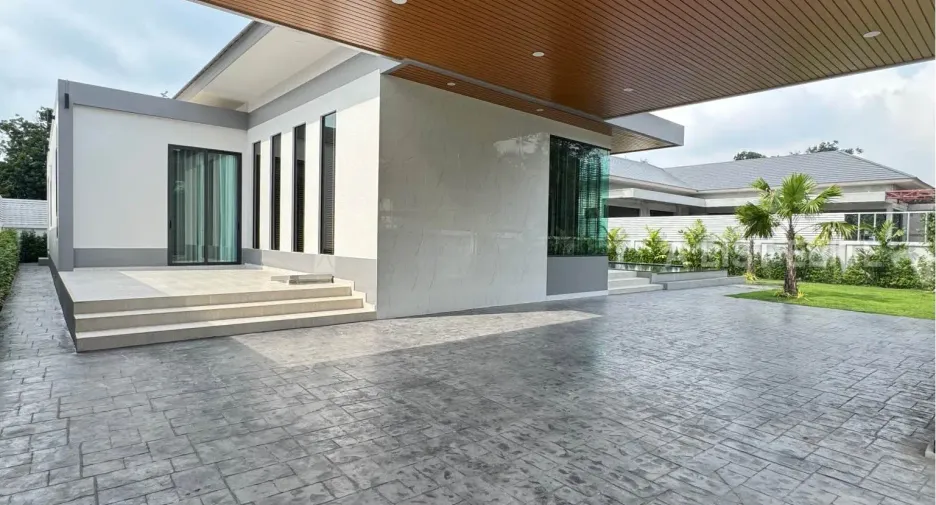 For rent 5 bedrooms house in East Pattaya, Pattaya