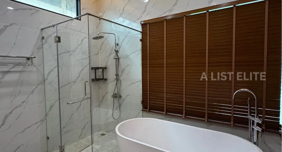 For rent 5 bedrooms house in East Pattaya, Pattaya