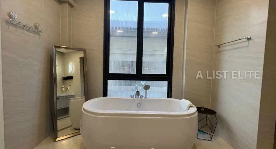 For rent 7 bedrooms house in East Pattaya, Pattaya