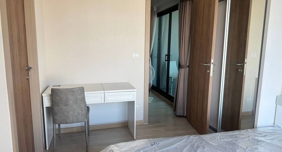 For rent 2 bedrooms condo in Huai Khwang, Bangkok