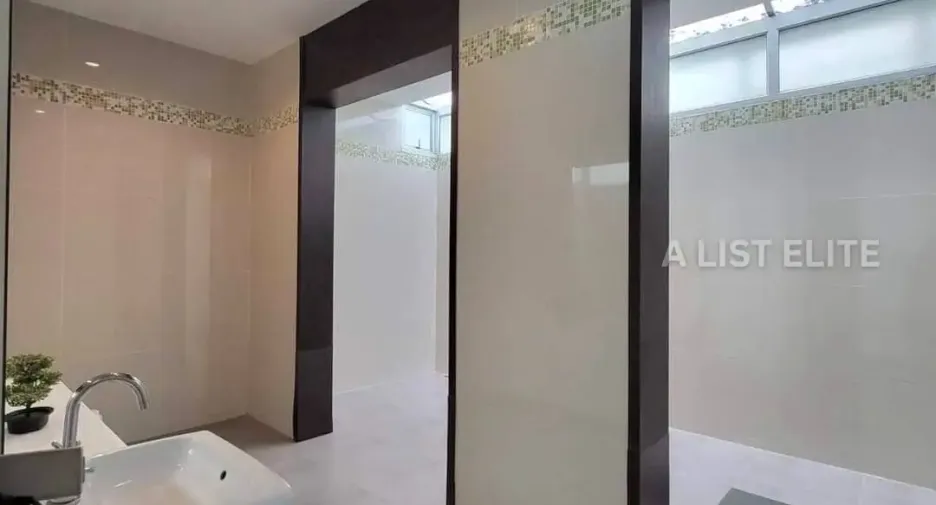 For rent 5 bedrooms house in Sattahip, Chonburi