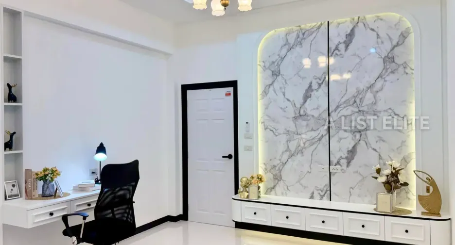 For sale 3 bedrooms condo in East Pattaya, Pattaya