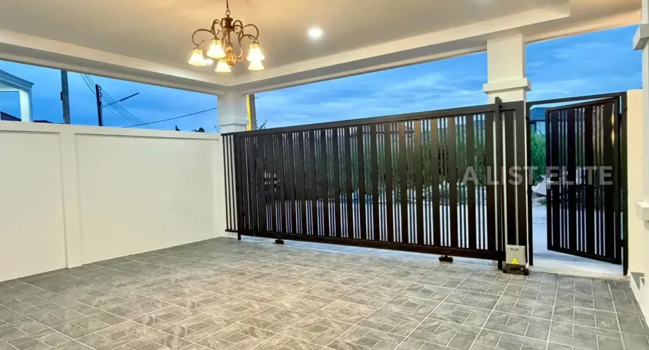 For sale 3 bedrooms condo in East Pattaya, Pattaya