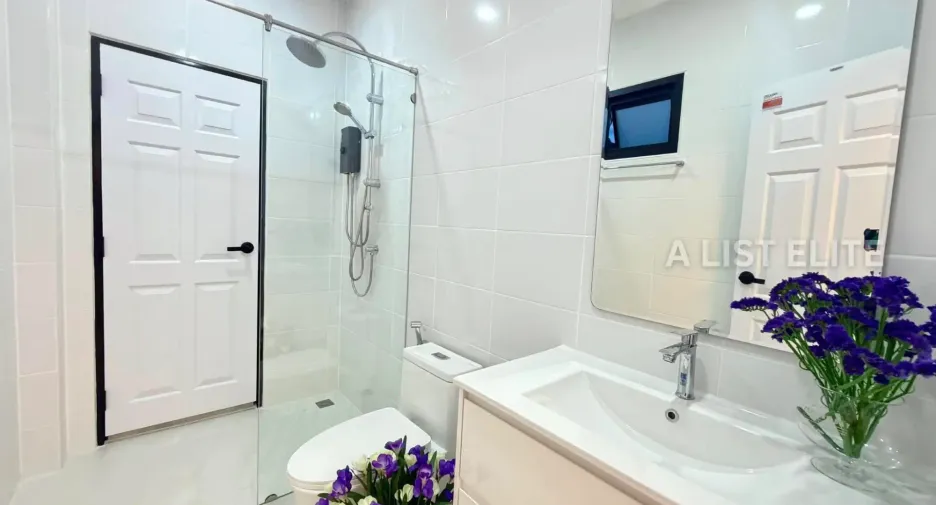 For sale 3 bedrooms condo in East Pattaya, Pattaya