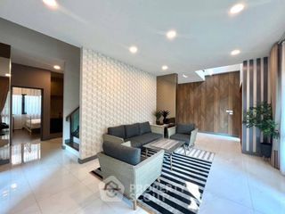 For rent 4 ベッドルーム house in Bang Na, Bangkok