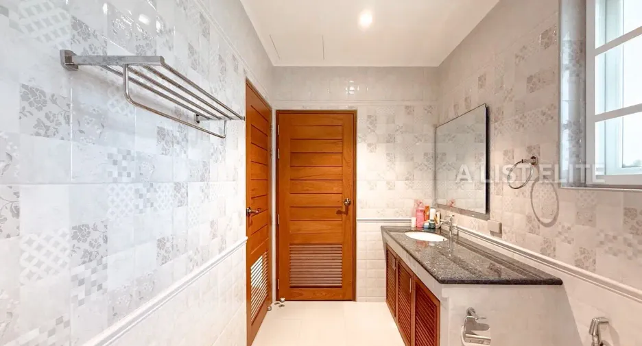 Condo en venta de 4 habitaciones en Sattahip, Chonburi