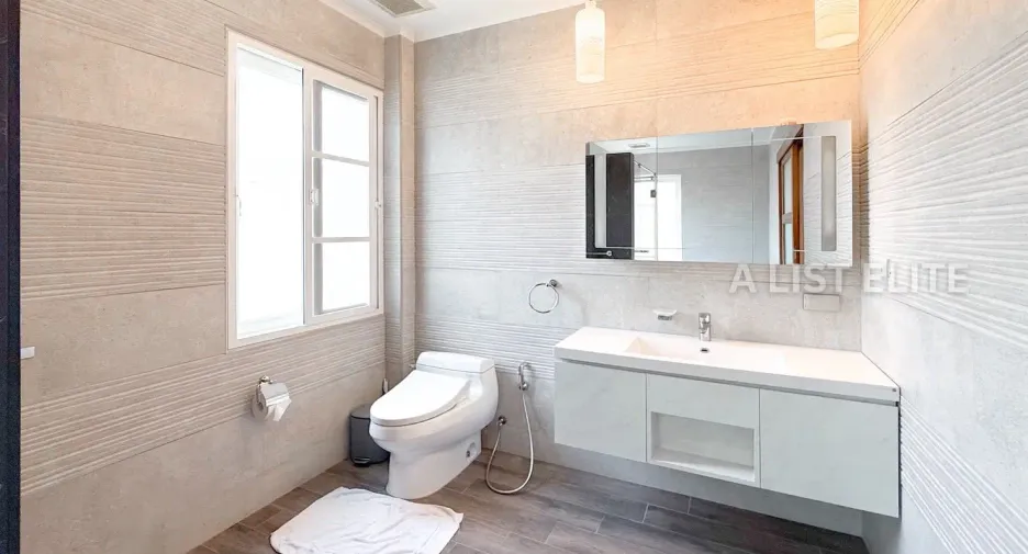 Condo en venta de 4 habitaciones en Sattahip, Chonburi