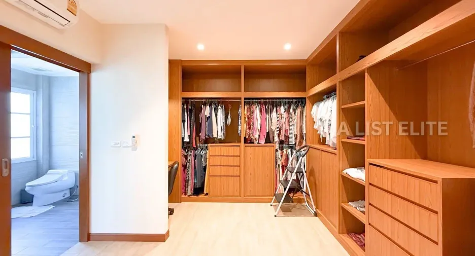 Condo en venta de 4 habitaciones en Sattahip, Chonburi