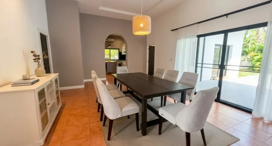 For sale 4 bedrooms house in East Pattaya, Pattaya