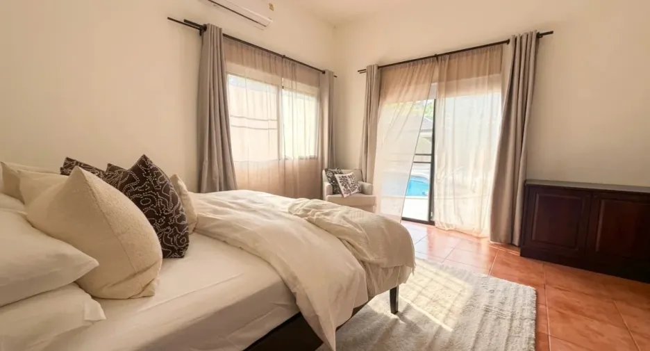 For sale 4 bedrooms house in East Pattaya, Pattaya