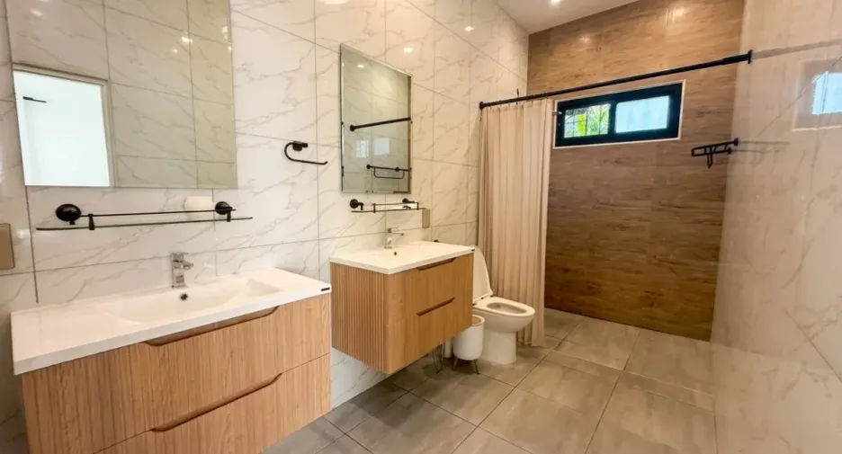For sale 4 bedrooms house in East Pattaya, Pattaya
