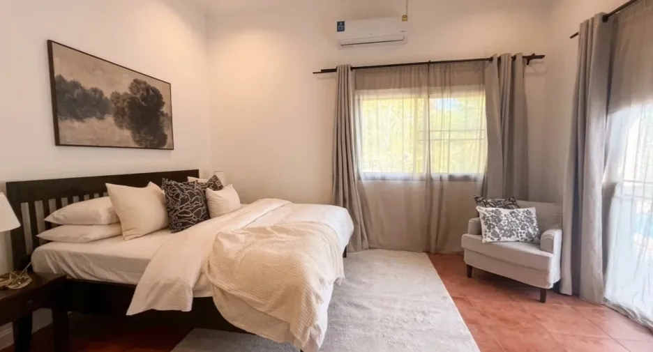 For sale 4 bedrooms house in East Pattaya, Pattaya