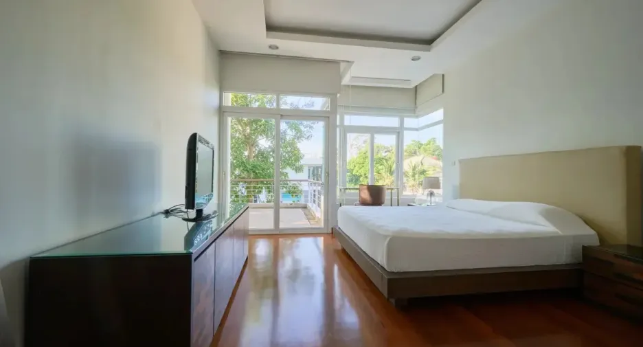 For rent and for sale 4 bedrooms house in Sattahip, Chonburi
