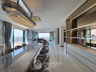 For rent 4 ベッドルーム condo in Khlong San, Bangkok